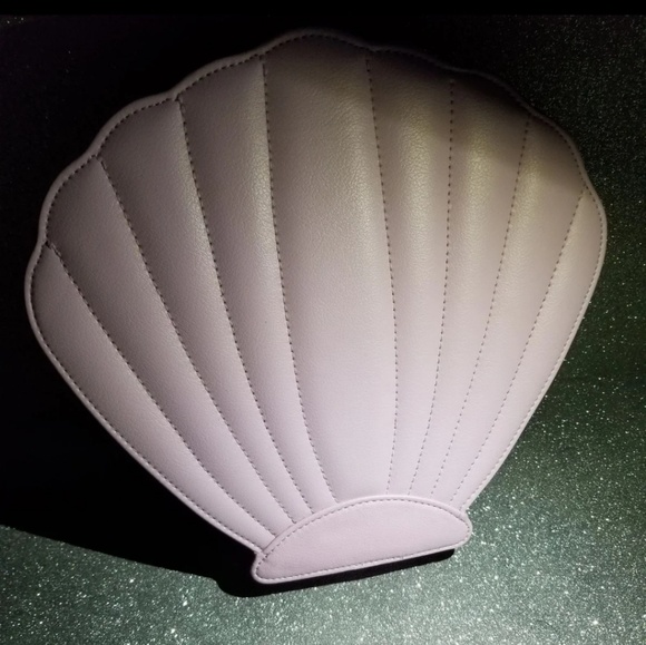 10 Piece Seashell Makeup Brush Set - Picture 2 of 8